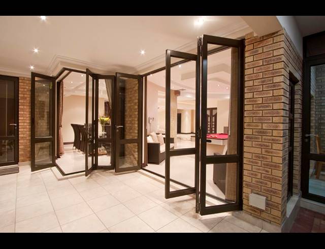 6 BEDROOM HOUSE FOR SALE IN BALLITO CENTRAL